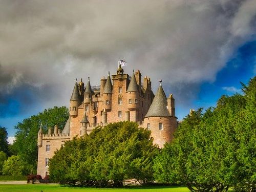 Glamis Castle & Dundee (Includes High Tea)